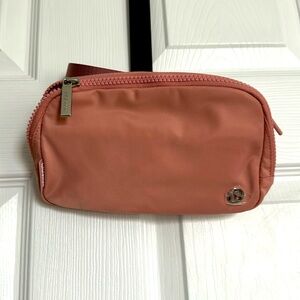 Lululemon everywhere belt bag 1L